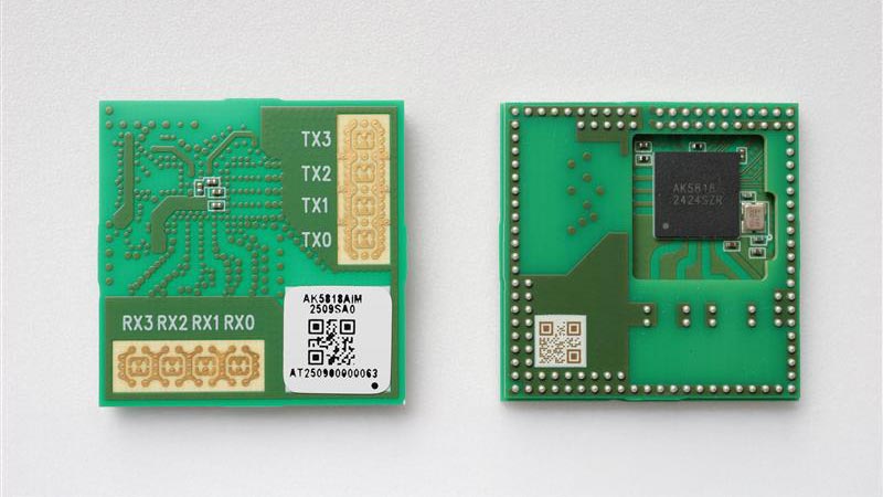 60GHz FMCW radar sensor with integrated antenna for in-cabin sensing
