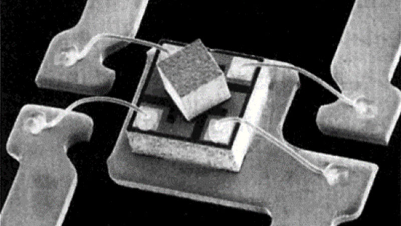 Internal structure of the thin-film high-sensitivity Hall element