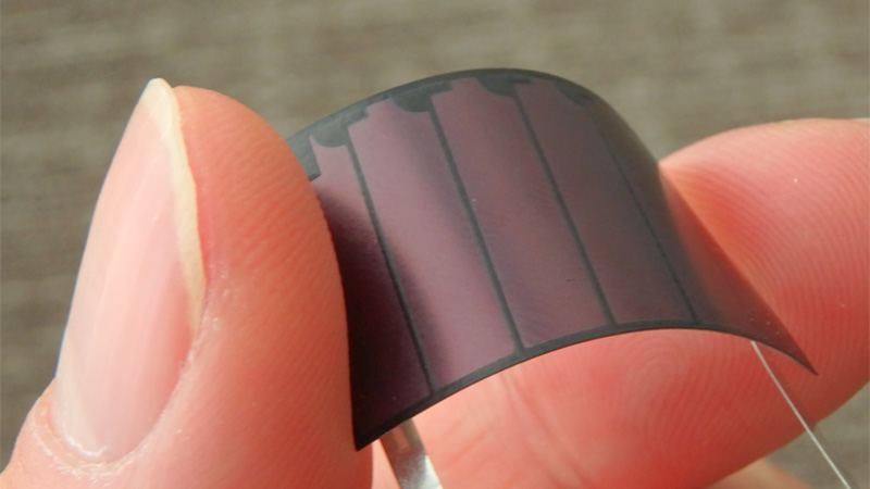 Multiplexing with multi-cell solar cells and low-current energy harvesting