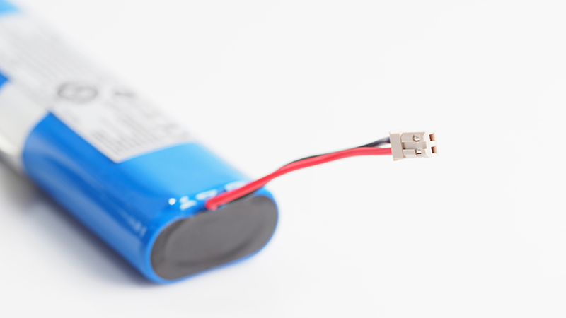 Recharging in a short time even if the secondary battery is empty.